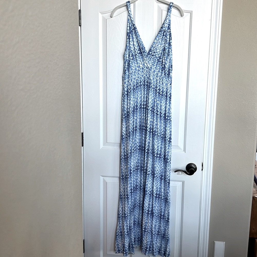 Twisted strap sleeveless maxi